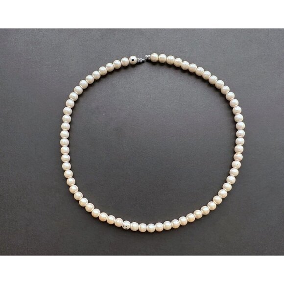 Shell bead, faux beige and white pearls, Olive shell pendant necklace set of 4 - Picture 6 of 10